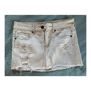 Off white American Eagle Jean skirt with pockets. Size 2